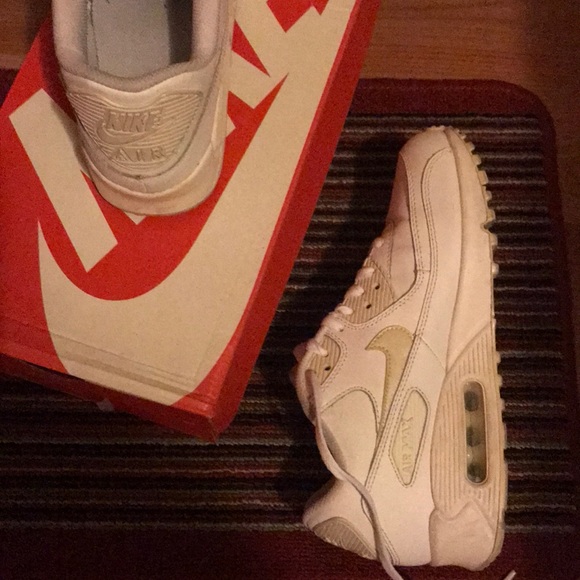 Women Nike Sneakers size 6 with Box - Picture 3 of 5